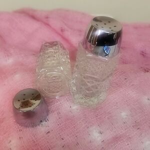 Vintage salt N pepper glass
